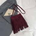 Burgunderrote Wildleder-Umhängetasche mit langen Fransen und verstellbarem Gurt im Vintage-Stil - Rot