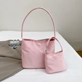 Schultertasche aus rosa Nylon und Geldbörse mit geprägtem Enjoy-Schriftzug - Schultertaschen-Set / Rosa