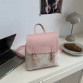 Mini mochila rosa y crema con estampado de mariposas y correas ajustables - Rosa Sin Colgante