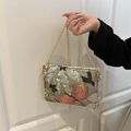 Elegante pochette da sera con paillettes, ricamo a foglie e catena dorata sottile - Cachi