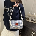 Borsa sottobraccio da donna a quadri blu con ricamo a mela rossa e bordi in pelle bianca - Borsa sottobraccio bianca