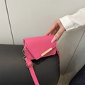 Mini bolso bandolera rosa fucsia con correa ajustable y hebilla dorada brillante - Minibolso fucsia