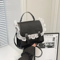 Borsa vintage in pelle PU nera con bordo in pizzo bianco e rilievo a fiocco a mano - Con Sciarpa di Seta / Nero