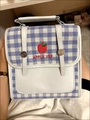 Preppy Karo-Rucksack mit Apfel-Stickerei und blauen Details aus Kunstleder - Blau