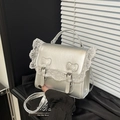 Sac à main en cuir argenté métallisé avec bordure en dentelle et nœuds - Argent (Sans Écharpe)