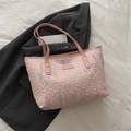 Borsa tote in tela a righe rosa con motivi materici e comode tracolle da donna - Rosa Senza Pendente