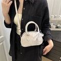 Borsa a tracolla beige chic con motivi a rilievo e dettaglio fiocco in pizzo - Bianco