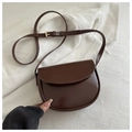 Vista superior de un bolso de silla marrón oscuro en cuero sintético con hebilla dorada - Marrón