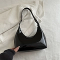 Bolso de hombro minimalista de charol negro en forma de media luna para mujer - Negro