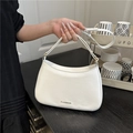 Bolso baguette blanco de piel sintética con letras FASHION doradas y correa ajustable - Blanco