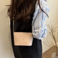 Petit sac seau beige chic en cuir PU lisse avec une longue bandoulière - Kaki