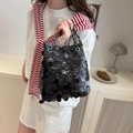Secchiello alla moda con paillettes nere e manico a catena in metallo argentato - Nero
