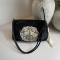 Sac à main élégant en velours noir avec broderie florale et de longs glands blancs - Noir sans Pendentif