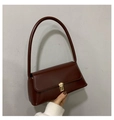 Detalle de bolso de hombro en cuero burdeos con elegante cierre de hebilla metálica dorada - Marrón Oscuro