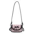 Borsa rosa a tracolla con fiocchi neri, nastro di raso e ciondolo a cuore in argento - Nero