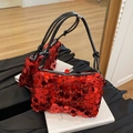 Borsa a spalla rettangolare con paillettes rosse, tracolla a corda nera e dettagli argento - Rosso