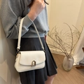 Sac à épaule minimaliste en cuir blanc avec fermoir en métal doré élégant pour femme - Blanc
