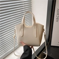 Borsa a secchiello minimalista in pelle beige con manico e tracolla rimovibile - Bianco