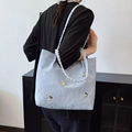 Sac fourre-tout bleu clair plissé avec papillons argentés et bandoulière tressée - Sans Pendentif / Bleu