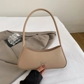 Borsa baguette beige con fiocco in metallo argentato e design minimalista curvo - Cachi chiaro