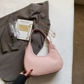 Rosa gewebte Hobo-Tasche mit Goldkette und schickem Halbmond-Design für Damen - Rosa