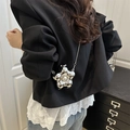 Mini bolso bandolera metálico plateado en forma de flor con perla central grande - Plateado