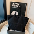 Minimalistische schwarze Canvas-Einkaufstasche mit Stickerei und großem Fassungsvermögen - Schwarz