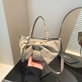Borsa a mano beige in tessuto lavato con grande fiocco e tracolla regolabile - Cachi