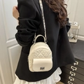 Mini zaino bianco trapuntato da donna con catena argento e chiusura a girello - Bianco