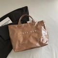 Sac fourre-tout marron brillant avec imprimé TOTE BAG blanc et poignée assortie - Marron