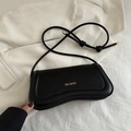 Borsa a spalla retrò in pelle nera con logo dorato e cinturino con nodo di stile - Nero
