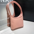 Rosa gewebte Hobo-Tasche im minimalistischen Halbmond-Design mit silbernem Reißverschluss - Rosa