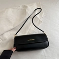 Bolso baguette de charol negro brillante con letras doradas y correa de hombro fina - Negro