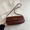 Bolso de hombro rectangular en charol marrón oscuro con logotipo dorado Fashion & Bags - Marrón Oscuro