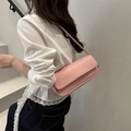 Bolso de hombro en cuero rosa con letras doradas FASHION & BAGS, estilo moderno - Rosa