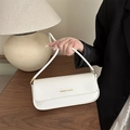 Elegante bolso de hombro cuadrado blanco para mujer con texto de moda y correa fina - Blanco