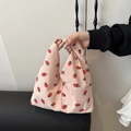 Sac à main rose en velours côtelé avec imprimé fraise et poignée nouée tendance - Corduroy / Fraise Rose