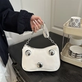 Bolso bandolera de media luna blanco con grandes tachuelas esféricas plateadas - Blanco