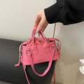 Mini borsa a conchiglia rosa in pelle con motivo litchi e tracolla regolabile - Rosa