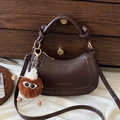 Borsa a sella retrò marrone scuro con manico a nodo e ciondolo in peluche su seta - Con Ciondolo / Marrone
