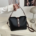 Borsa a secchiello nera con spalline marroni e fibbia argento per pendolari quotidiani - Nero