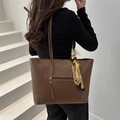 Minimalistische große Tragetasche aus dunkelbraunem Leder mit bedrucktem Seidenschal-Griff - Dunkelbraun