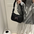 Bolso de hombro negro con lazo rosa y correa con volantes de diseño elegante - Negro