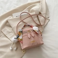 Borsa rosa effetto marmo con manico in foulard di seta e ciondolo in peluche - Rosa Senza Pendente