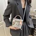 Piccola borsa a tracolla grigio chiaro con trama marmorea e manico decorato con foulard rosa - Argento Senza Ciondolo