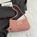 Borsa baguette rosa con stampa monogramma M e fibbia metallica a fiocco dorato - Rosa