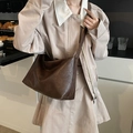 Sac hobo vintage marron foncé en similicuir souple pour les déplacements quotidiens - Marron
