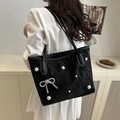 Bolso tote negro plisado con perlas y lazo de diamantes para mujer elegante - Negro