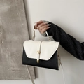 Borsa a tracolla in pelle bicolore bianco e nero da donna con fibbia in oro - Bianco