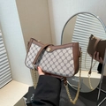 Sac à bandoulière monogramme rétro avec bordure en cuir marron et boucle camélia dorée - Marron